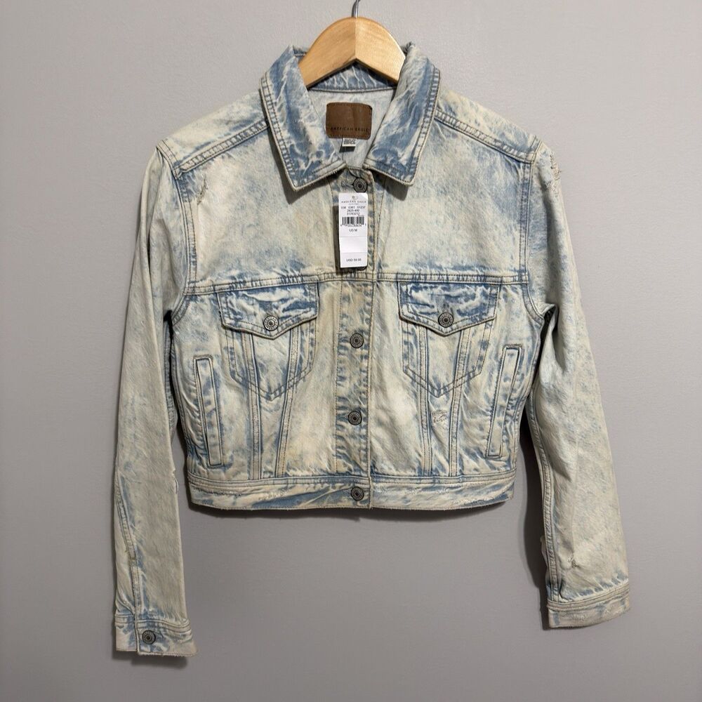 American Eagle Women’s Distressed Cropped Denim Jacket Light Wash Size M NWT